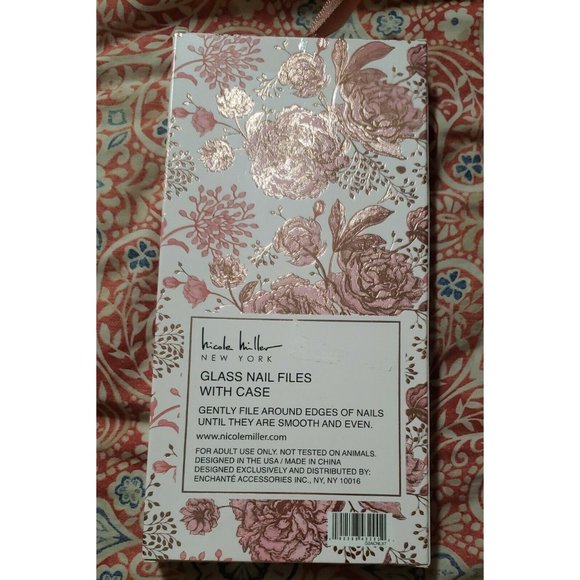 New Nicole Miller New York Glass Nail Files with case!!!! - Picture 2 of 4